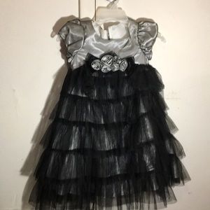 A black a gray ruffle dress black/gray